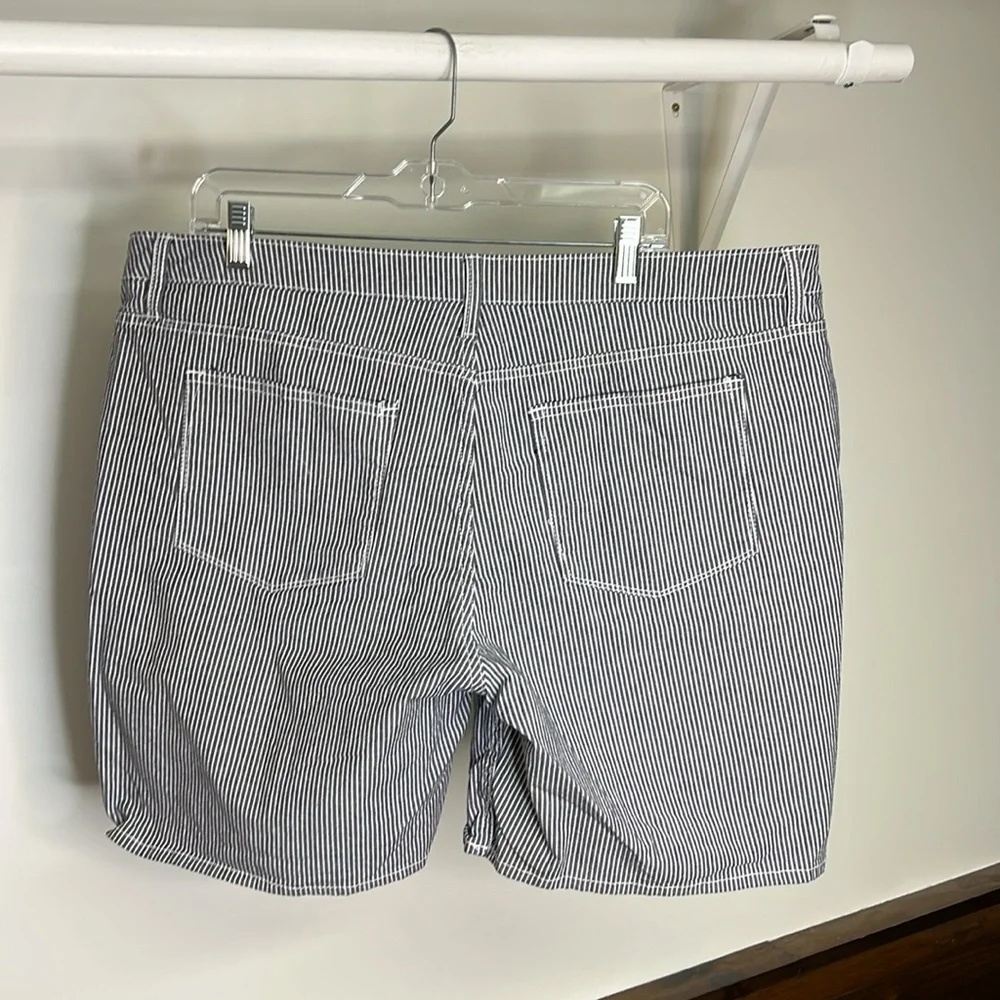 Lee Riders Mid-Rise‎ Striped Navy Blue and White Shorts- 20